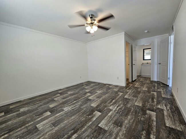 Building Photo - 6700 Hidden Oaks Dr