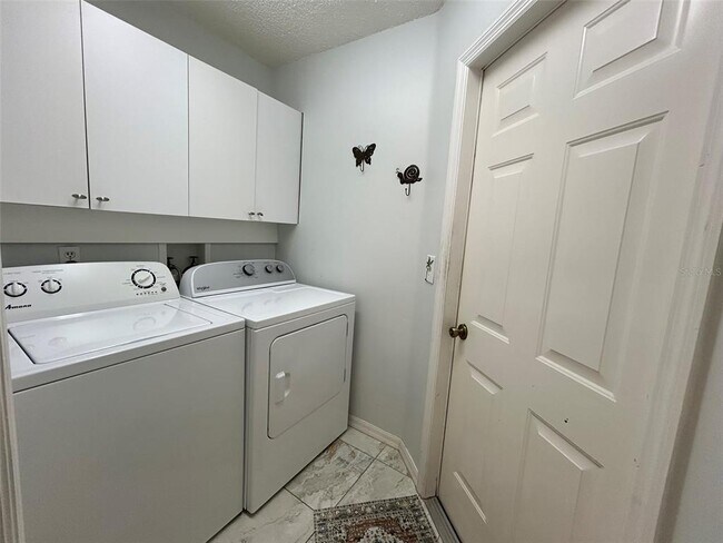 Building Photo - 245 Hemingway Dr