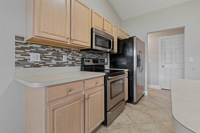 Building Photo - 6 Lemay Pl