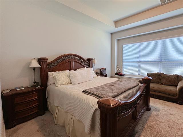 Building Photo - 556 England St