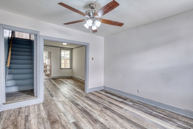 Building Photo - Newly Renovated 3 bedroom, 1 bedroom townhouse