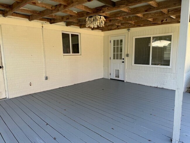 Building Photo - Thunderbolt Charm Meets Modern Comfort