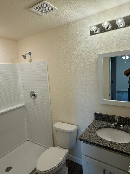 Building Photo - 7038 Lotus Cir