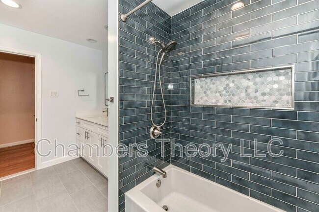 Building Photo - 9205 Hamilton Dr