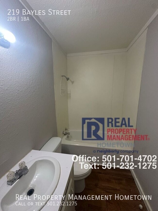 Building Photo - 219 Bayles St