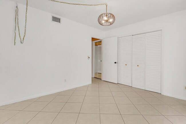 Building Photo - 964 NW Spruce Ridge Dr