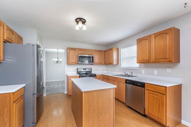 Building Photo - 4 Bedroom with a 3 Car Garage in Zionsvill...