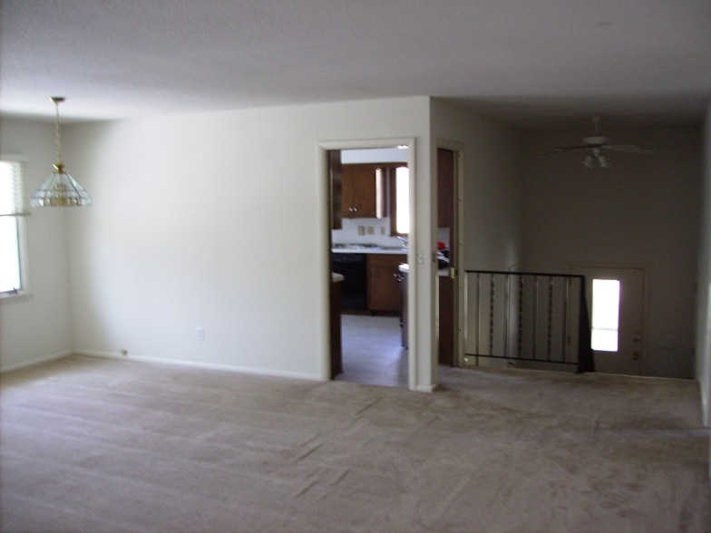 Building Photo - 5317 Malibu Dr