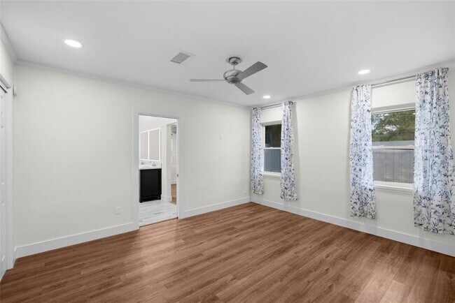 Building Photo - 402 Erie Ave