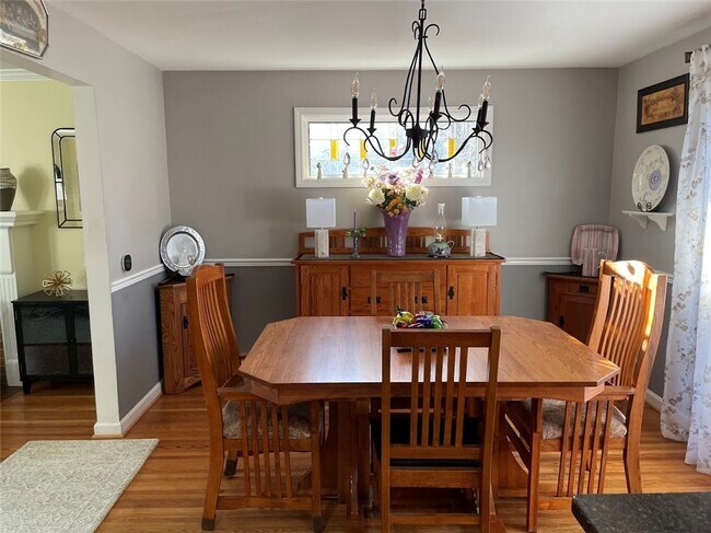 Building Photo - 50 Greenview Dr