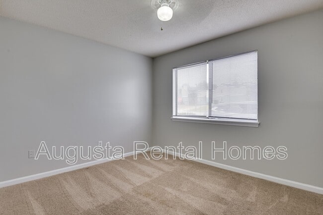 Building Photo - 2814 Thomas Ln