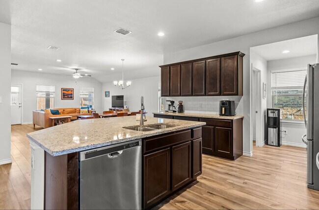 Building Photo - 7302 Star Gazer Dr