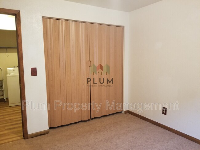 Building Photo - 720 Turner St