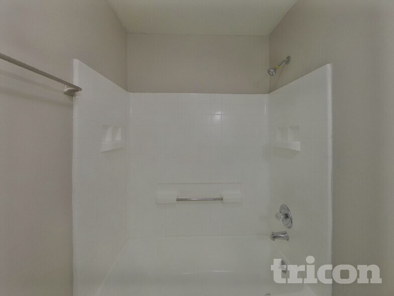 Building Photo - 9320 Amy Dr