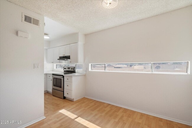 Building Photo - 2673 E Oakleaf Dr