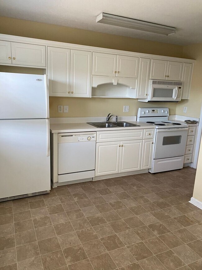 Building Photo - PRICE CHANGE  ! 2 bedroom 2 bathroom townhome in the heart of Evans