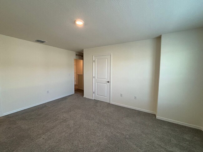 Building Photo - 8243 SW 67th Ave