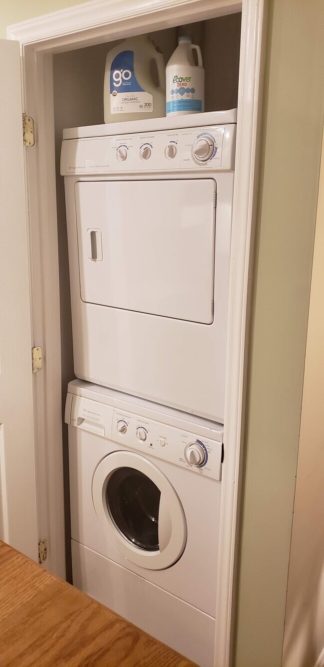 Building Photo - 603 Maplewood Ave