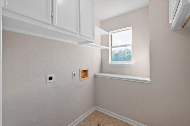 Building Photo - 331 Mantova Dr