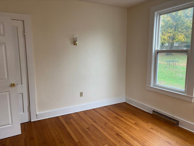 Building Photo - 49 N Harbor St