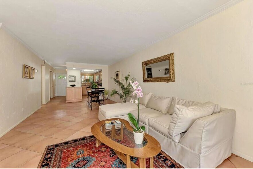 Building Photo - 1650 Pine Tree Ln