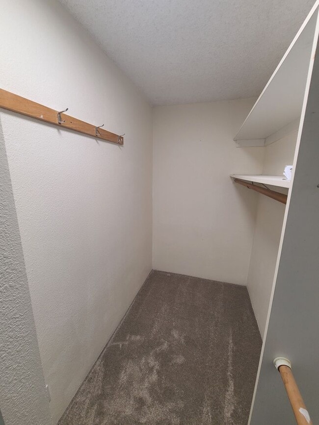 Building Photo - Spacious Two story 3 bed 2.5 baths + 2 car garage in great school district.