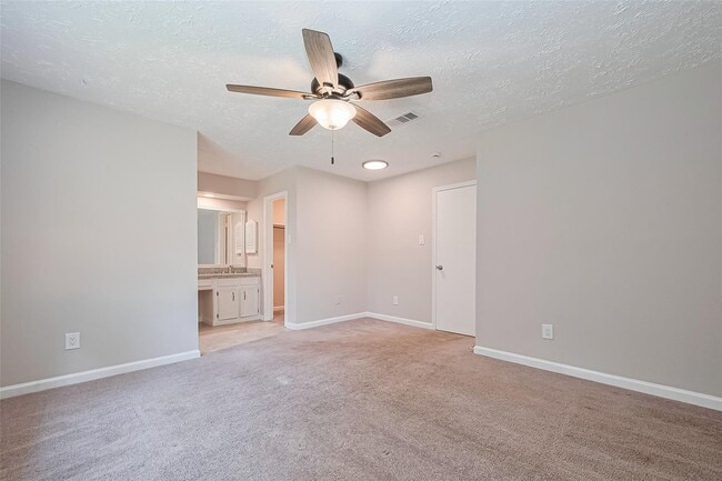 Building Photo - 2606 Lexington Woods Dr