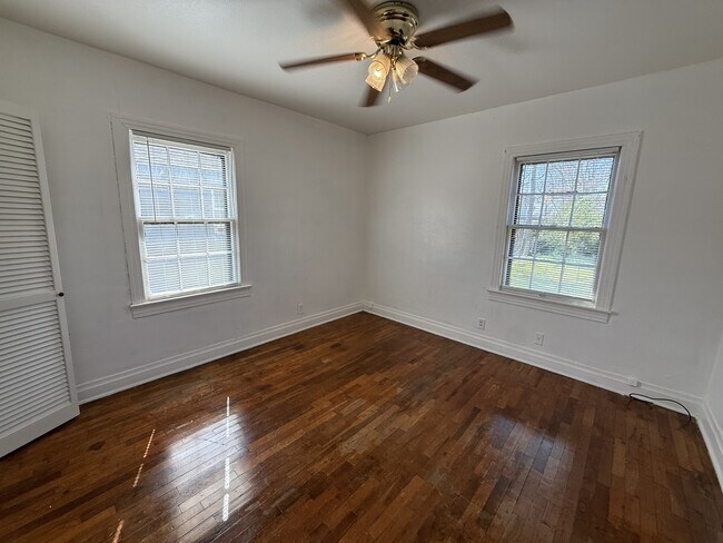 Building Photo - 565 24th St