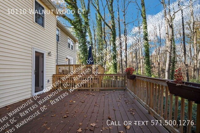 Building Photo - Well maintained 3-level 3Bd/2 full & 2 hal...