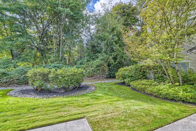 Building Photo - Gorgeous 3 Bed 2.5 Bath Condo @ The Desira...