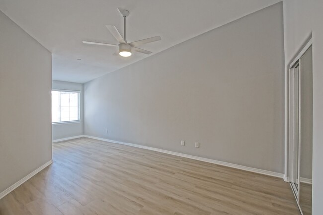 Building Photo - RECENTLY RENOVATED, BRIGHT & SPACIOUS, TRI...