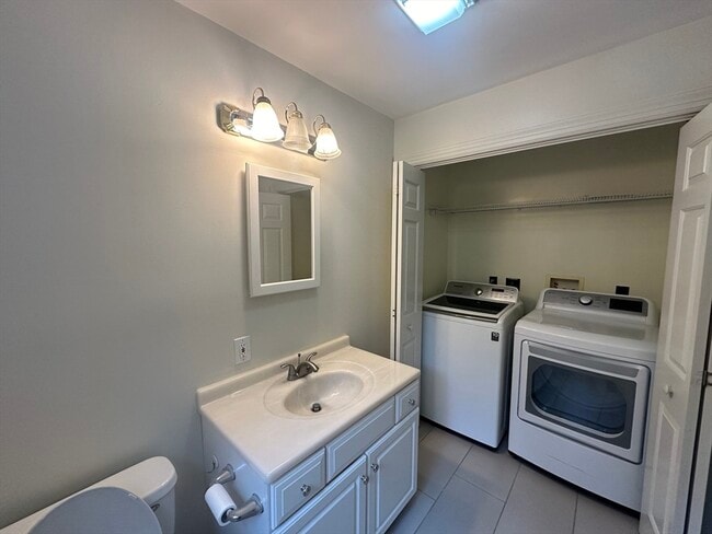 Building Photo - 18 Edgemoor Cir