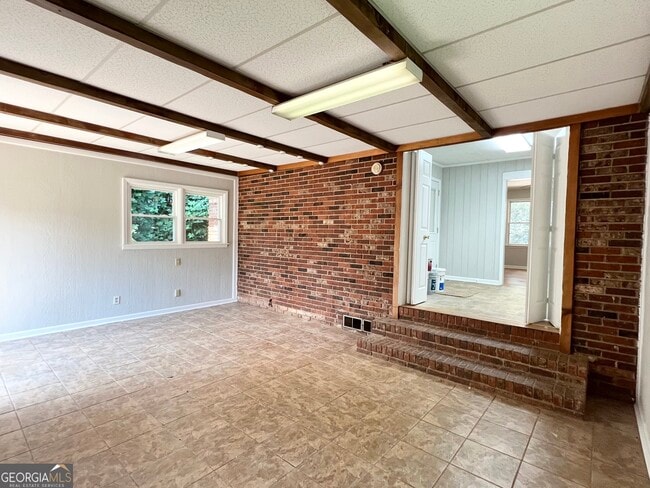Building Photo - 133 Pineview Dr