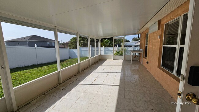 Building Photo - 3 Bed 2 Bath 2 Car Garage