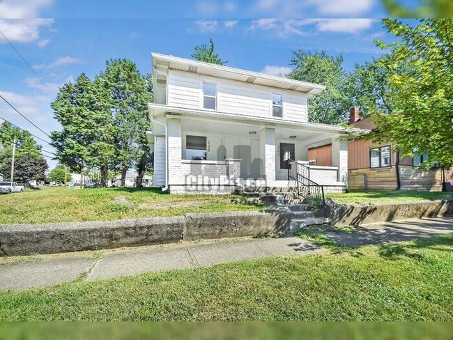 Building Photo - 227 S Dearborn St