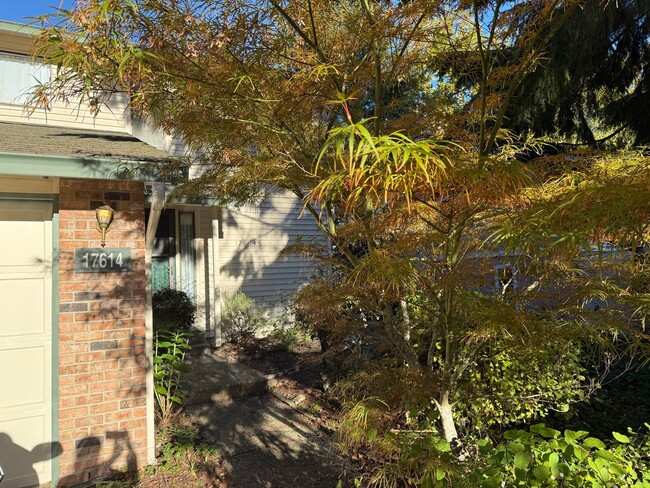 Building Photo - YELLOWHAMMER DUPLEX