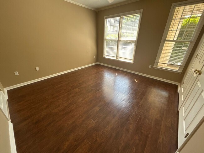 Building Photo - 1 Bedroom | 1.5 Bathroom Ground Level Rale...