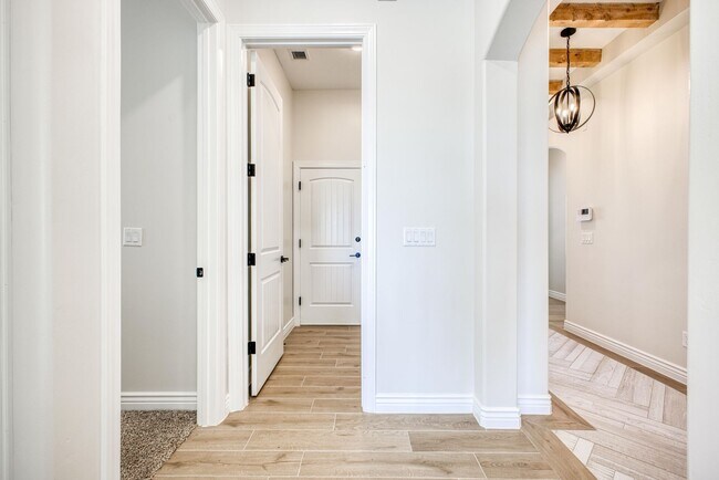 Building Photo - Beautiful East side House 4 bed-2.5 baths, part of The Overlook Casa Club that includes Swimming ...