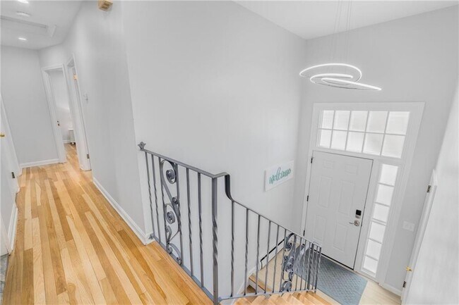 Building Photo - 384 Valley Rd