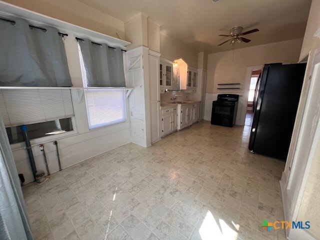 Building Photo - 163 N Sycamore Ave