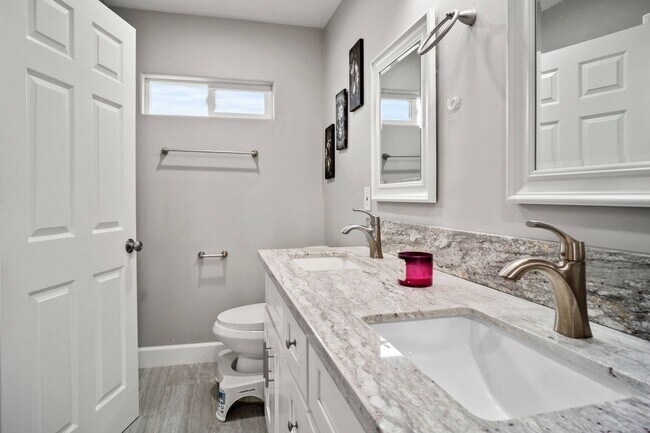 Building Photo - 4 Bed | 2.5 Bath Home in Spring Valley with Detached Office Suite!