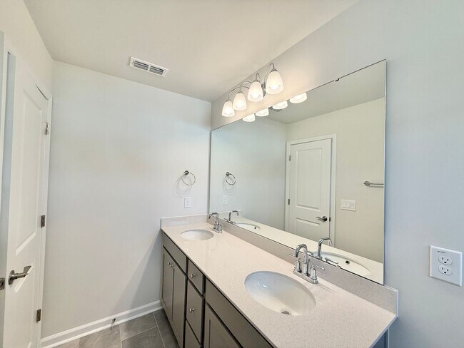 Building Photo - Stunning New Construction 4BD, 3.5BA Apex Townhome with a 2-Car Garage in a Prime Location Near T...