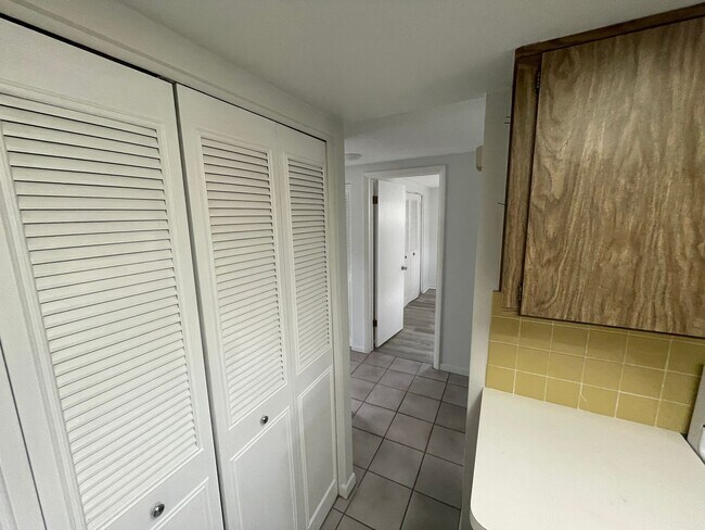 Building Photo - 2/1.5/1 New Port Richey