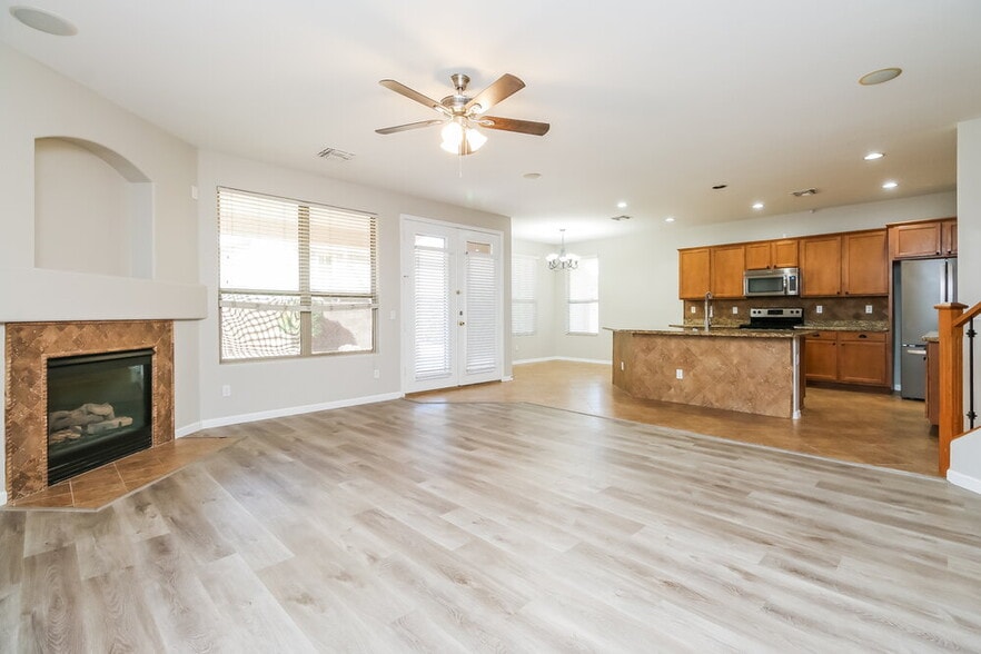 Building Photo - 5480 S Scott Pl