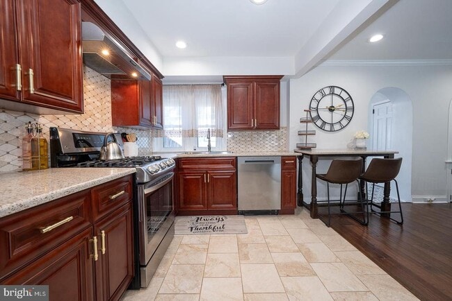 Building Photo - 227 E Hathaway Ln