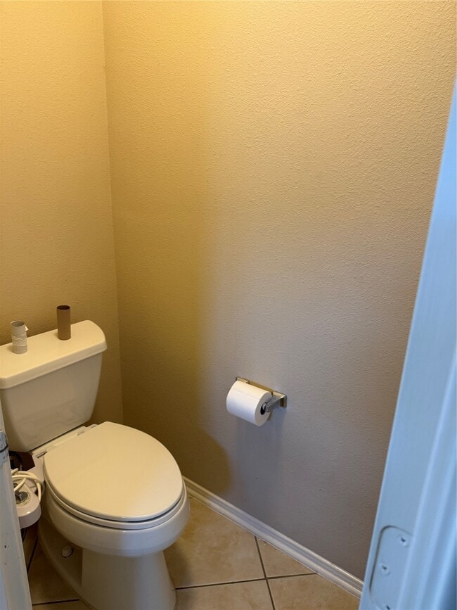 Building Photo - 2231 Naomi St