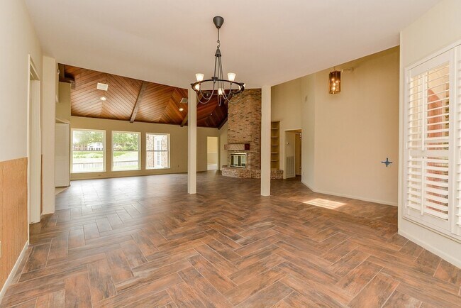Building Photo - 1231 Creekford Cir