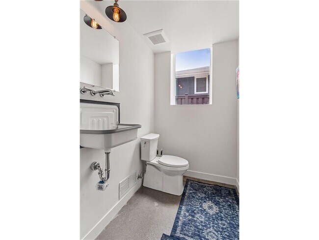 Building Photo - 1290 Snelling Ave N