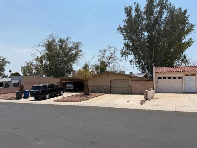 Primary Photo - 2605 Country Club Dr