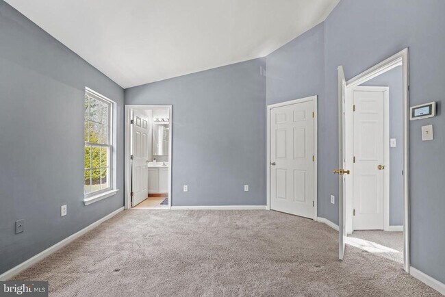 Building Photo - 4012 Meadow Trail Ln